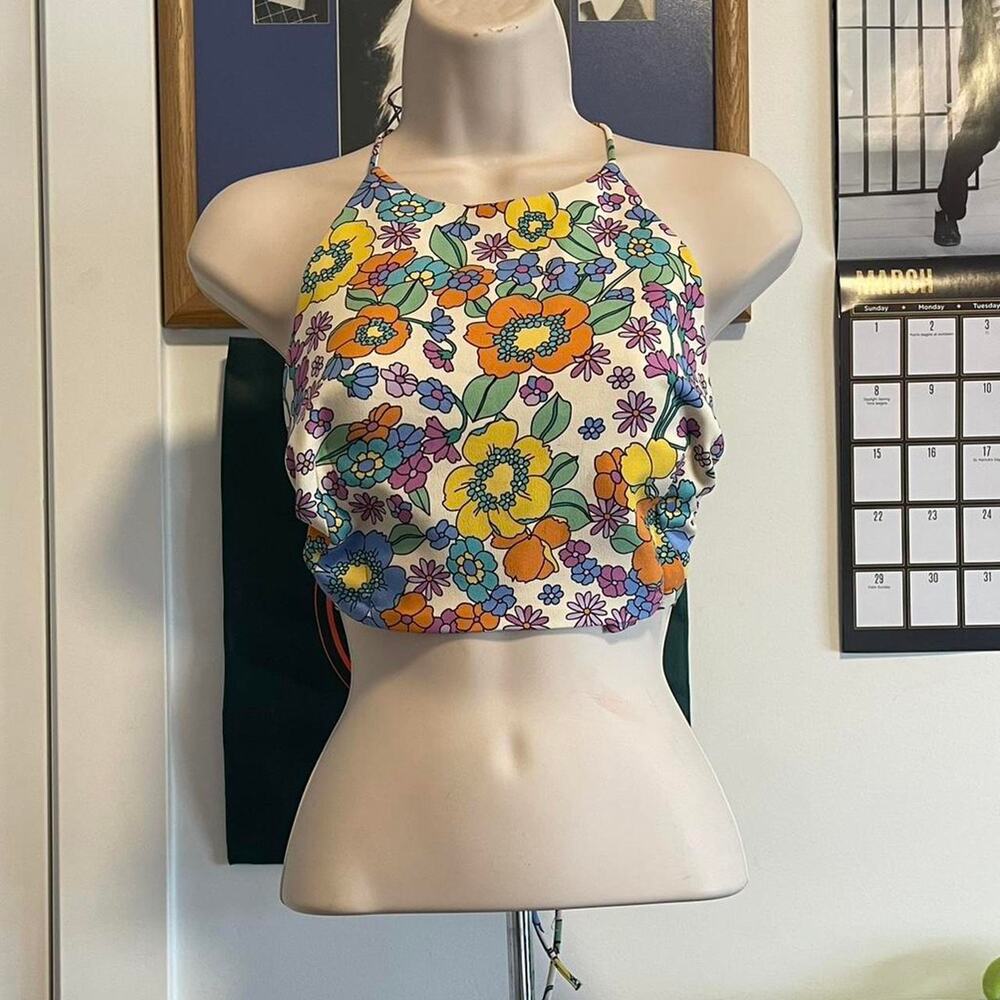Floral tie halter neck crop